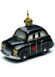 Karácsonyfán parkoló fekete taxik
