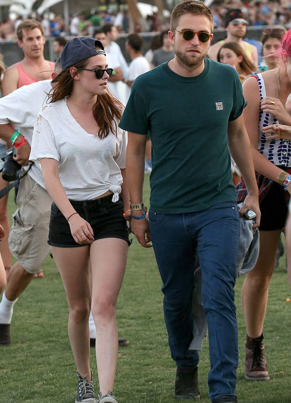Szerelmes sétálgat Pattinson és Stewart - fotók