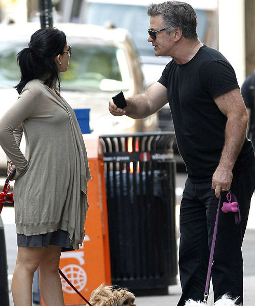 Alec Baldwin az utcán üvöltözött terhes feleségével - fotók