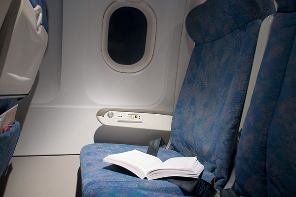 A  repülőgépeken népszerűsítik az olvasást