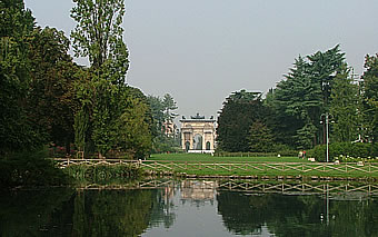 Park a Sforza kastély mögött