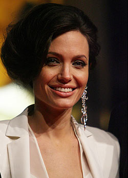 8 dolog, amiért utáljuk Angelina Jolie-t