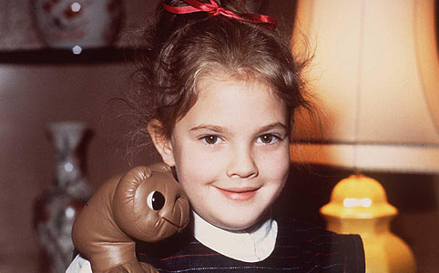 Drew Barrymore 7 évesen az E.T. - a földönkívüli című film főszereplőjeként