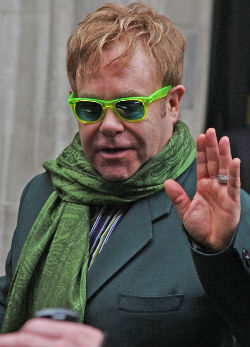 Felháborító! Elton John a temetés után Vilmos esküvőjén is fellép