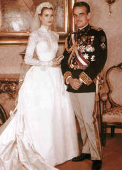 Kate Middleton Grace Kelly ruhájának másolatában