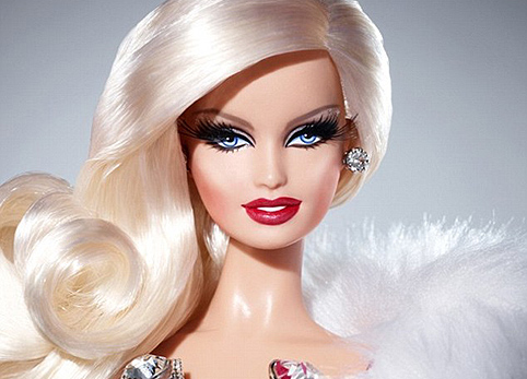 Itt az első transzvesztita Barbie 