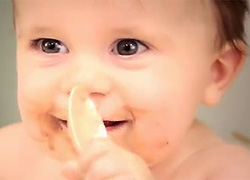 Cuki videó: először kóstolnak fagyit a gyerekek