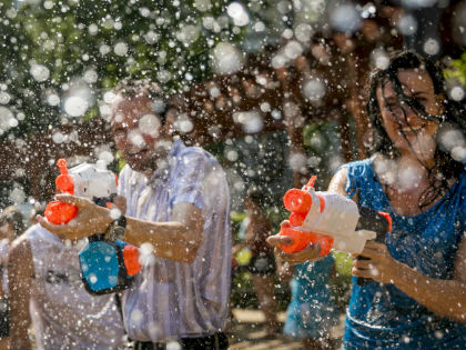 42 fokos hőség: Itt osztanak vizet az országban