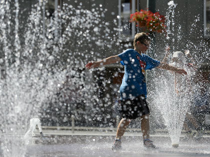 42 fokos hőség: Itt osztanak vizet az országban
