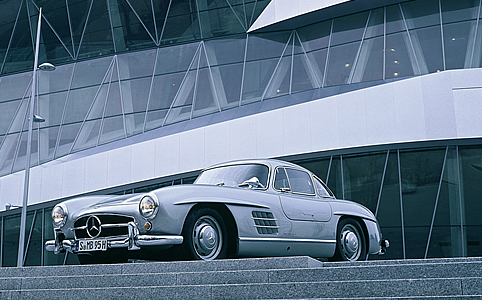 A Mercedes-Benz múzeum kihagyhatatlan, ha a pasiddal utazol