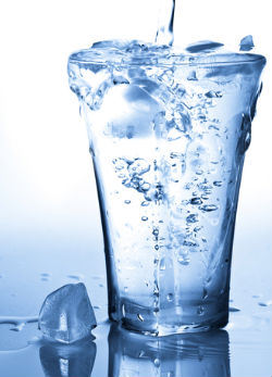 A legolcsóbb diéta: Igyál vizet és fogyj!